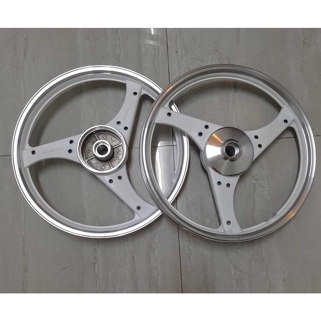 Mâm  3D dùng cho xe Dream / Wave nhỏ đời cũ