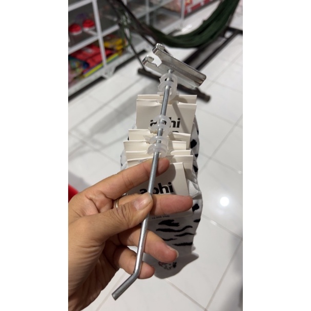 Móc treo đồ xe máy mạ kẽm sáng bóng