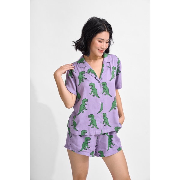 Bộ pyjama Maybi ngắn suông lụa phi in họa tiết tay ngắn