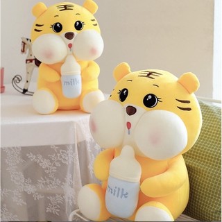 Gấu bông hổ ôm bình sữa