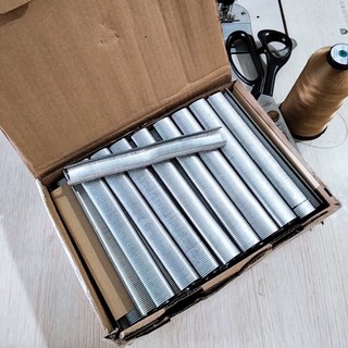 Hộp 10.000 ghim chữ c / đinh chữ c bọc ghế da ô tô bằng thép không gỉ cao cấp