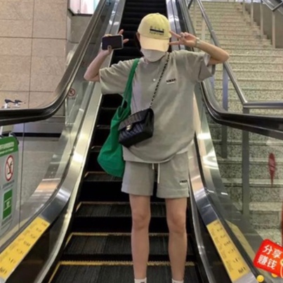 Bộ Cộc Mặc Nhà Nam Nữ In Chữ Ngắn Tay - Bộ Thể Thao Kèm Quần Bigsize Chất Thô Tàu Màu Xám Cao Cấp