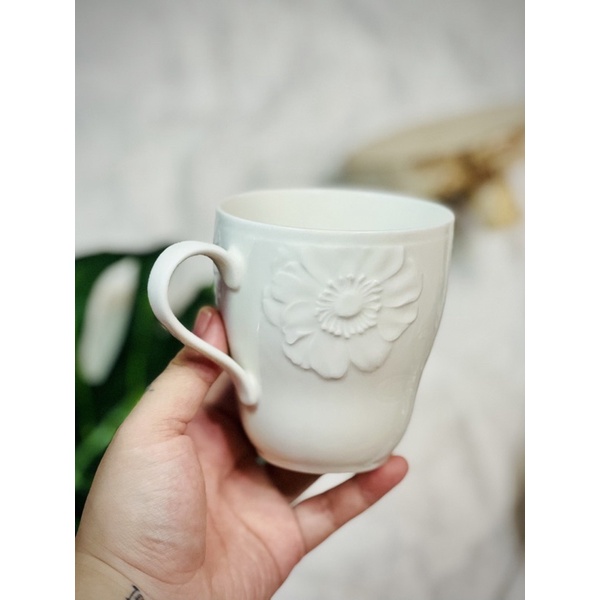 Ly quai hoa trắng - Gốm sứ Nhật