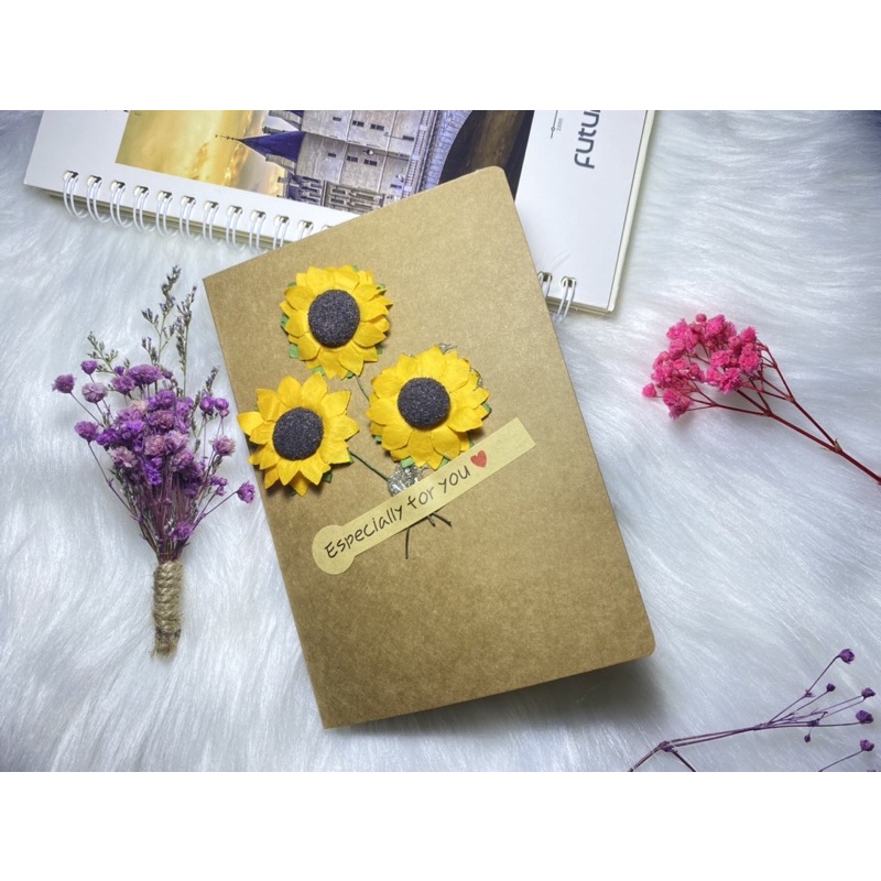 Thiệp giấy vintage trang trí hoa khô thủ công kt10*7.cm