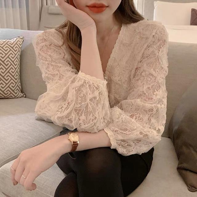 2022 New Spring and Autumn V-neck Lace Bottoming Shirt Women's Bubble Sleeve Inner Wear French Style Temperament Lace Long Sleeve Top