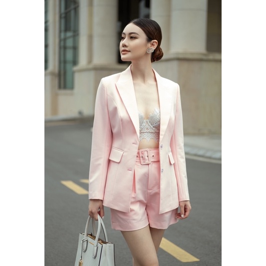 set đồ 3 chi tiết gồm áo vest , quần sooc kèm belt
