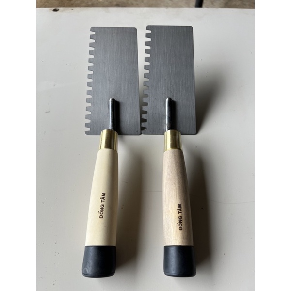 Bay Thợ Hồ Bay Xây Dựng - Bay Thép Răng Cưa Cán Gỗ Cao Cấp Chống Xoay
