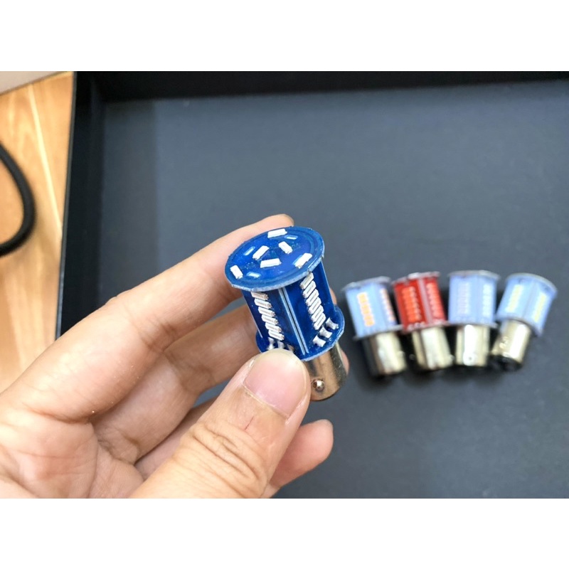 Bóng đèn hậu 30 tim led nháy AUDI