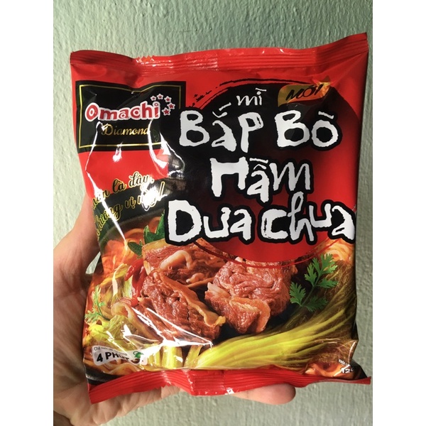 Mì Omachi Bắp Bò Hầm Dưa Chua 120G (Có Gói Dưa Chua)