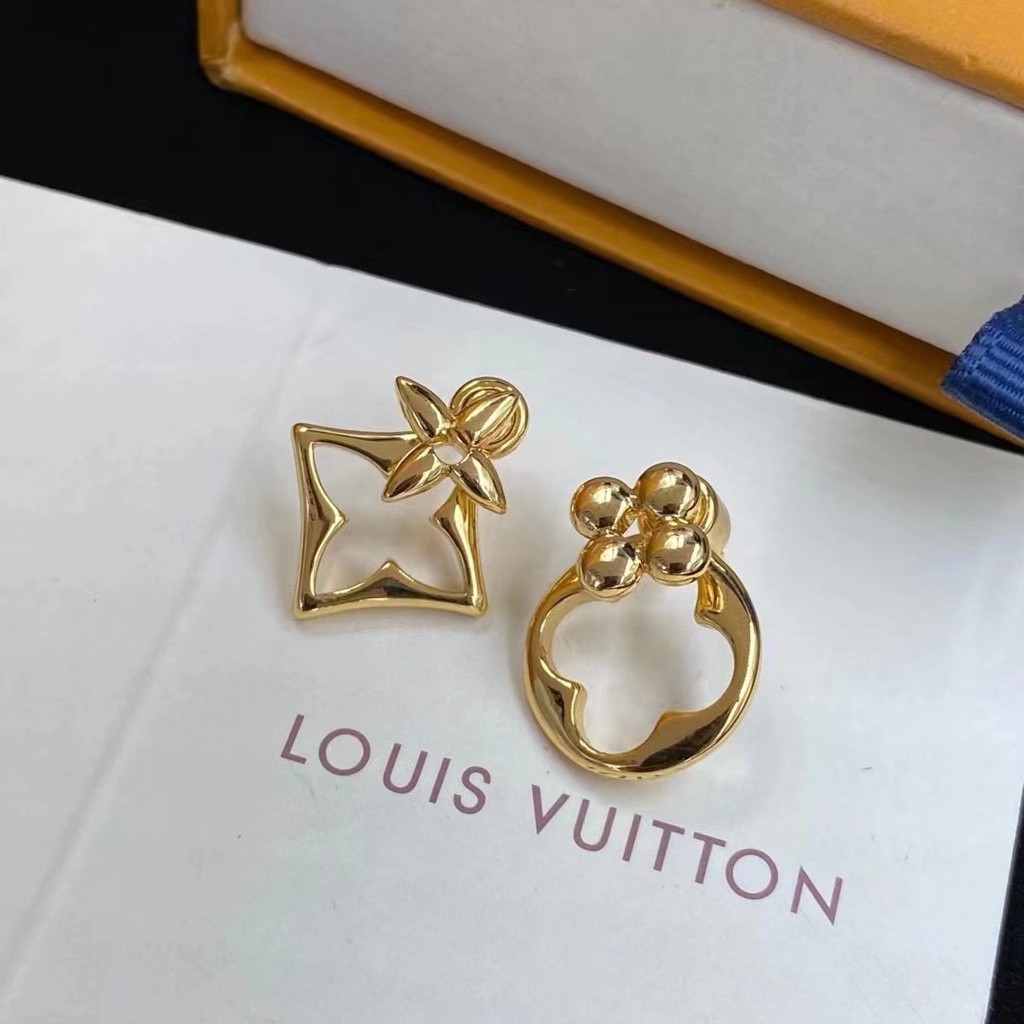 Bông Tai Louis Vuitton In Chữ Thời Trang Thanh Lịch