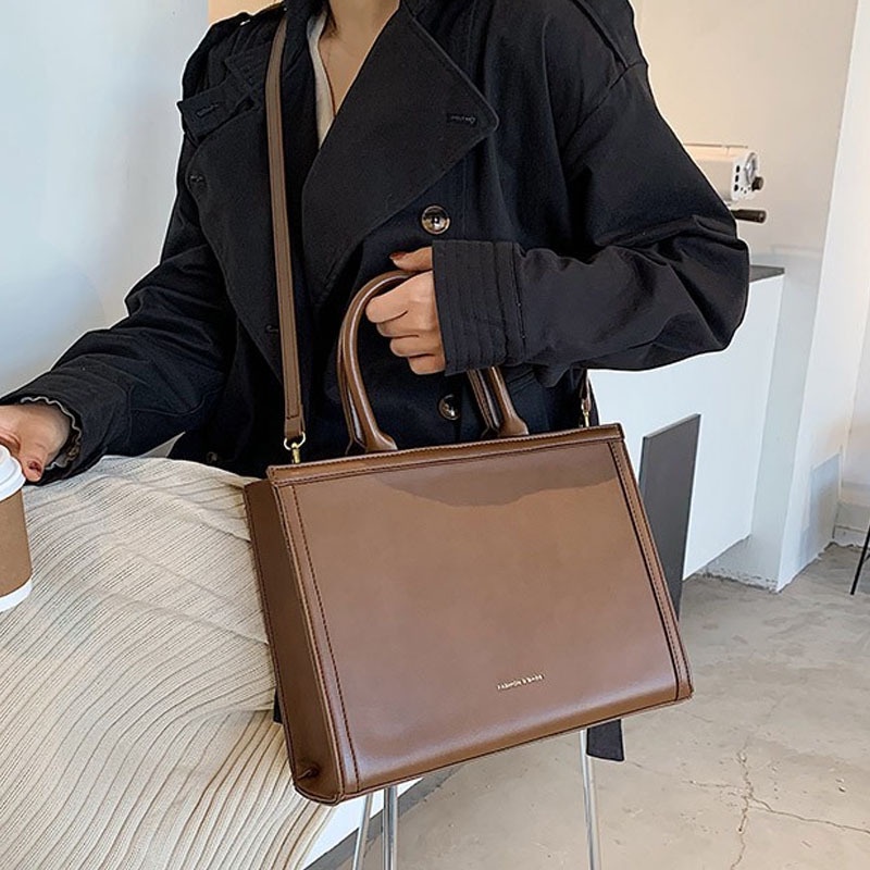 Túi đeo chéo IELGY ba chiều sức chứa lớn đơn giản dành cho nữ