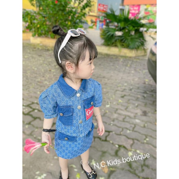 Sét áo khoác jean GUCCI chân váy chữ A cho bé. Sét váy jean denim tay ngắn bé gái