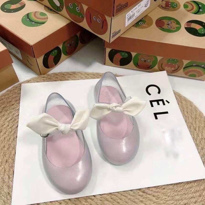 Giày búp bê bé gái có quai dán, kèm nơ vải đính trên quai