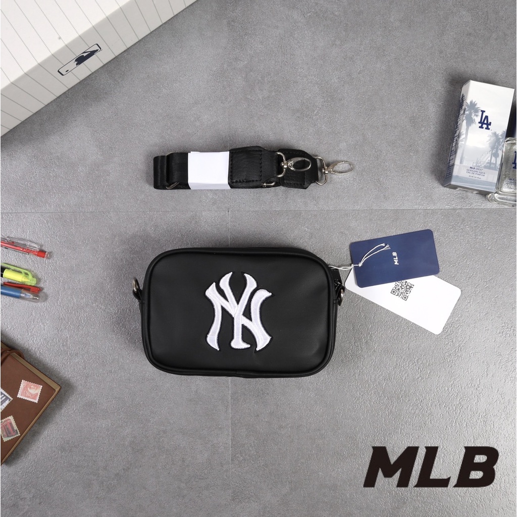 Túi đeo chéo ngang NY MLB màu đen chất liệu dạ đẹp, đeo hợp phong cách thời trang Hàn Quốc