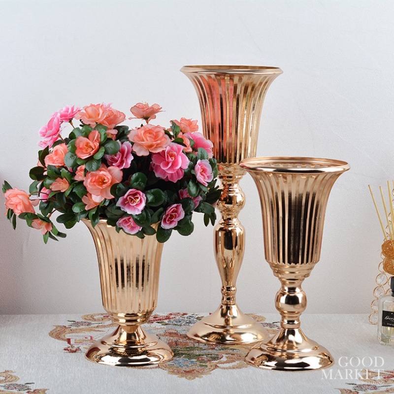 Lọ Hoa Bằng Kim Loại Màu Vàng Dùng Trang Trí Đám Cưới