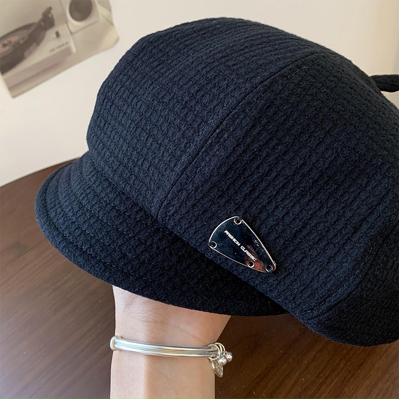 Mũ Beret Màu Đen Đính Nhãn Kim Loại Thời Trang Thu Đông Cho Nữ