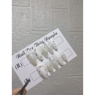 Nailbox móng úp thiết kế trắng xà cừ vân