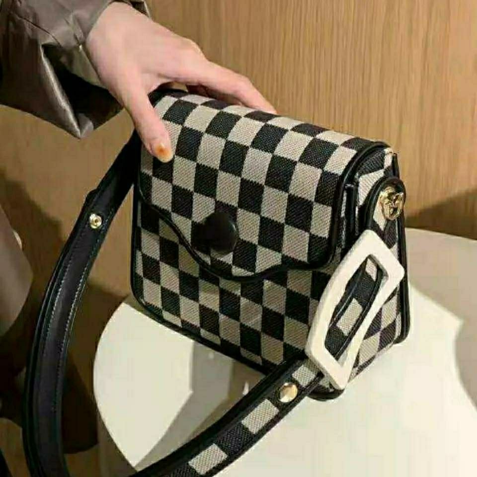 Hàng Mới Về Mới Áo Thun#Túi Xách Đeo Vai 9 / 28tz Họa Tiết Sọc Caro Trắng Đen Phong Cách Retro