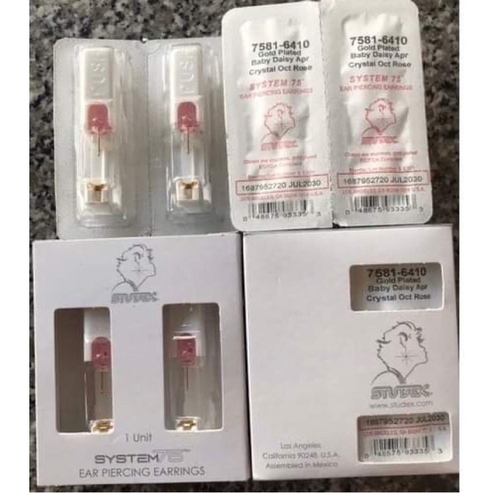 Khuyên bấm lỗ tai cho bé