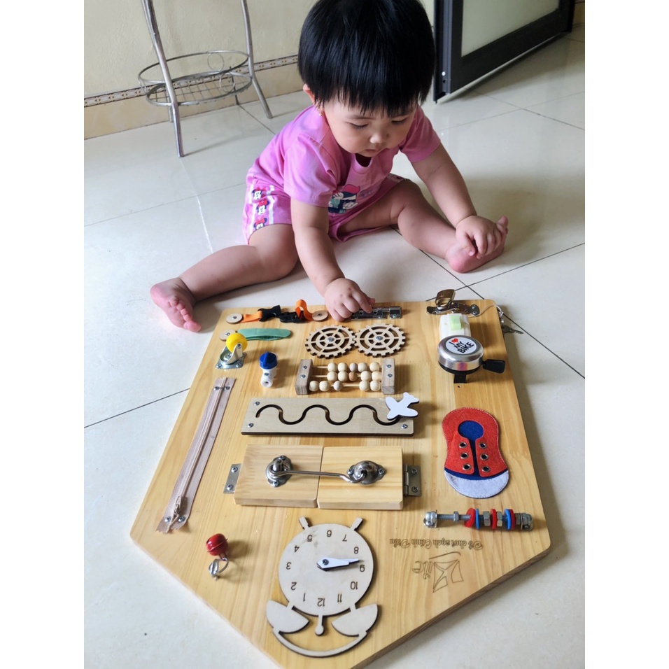 Bảng bận rộn hình ngôi nhà Montessori - Đồ chơi gỗ cho bé - Metis đồ chơi cho con