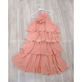 Đầm cổ yếm