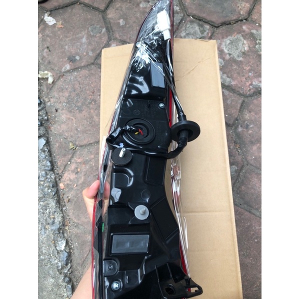 Đèn hậu miếng ngoài trái  Mazda 3 2019-2023 led dài