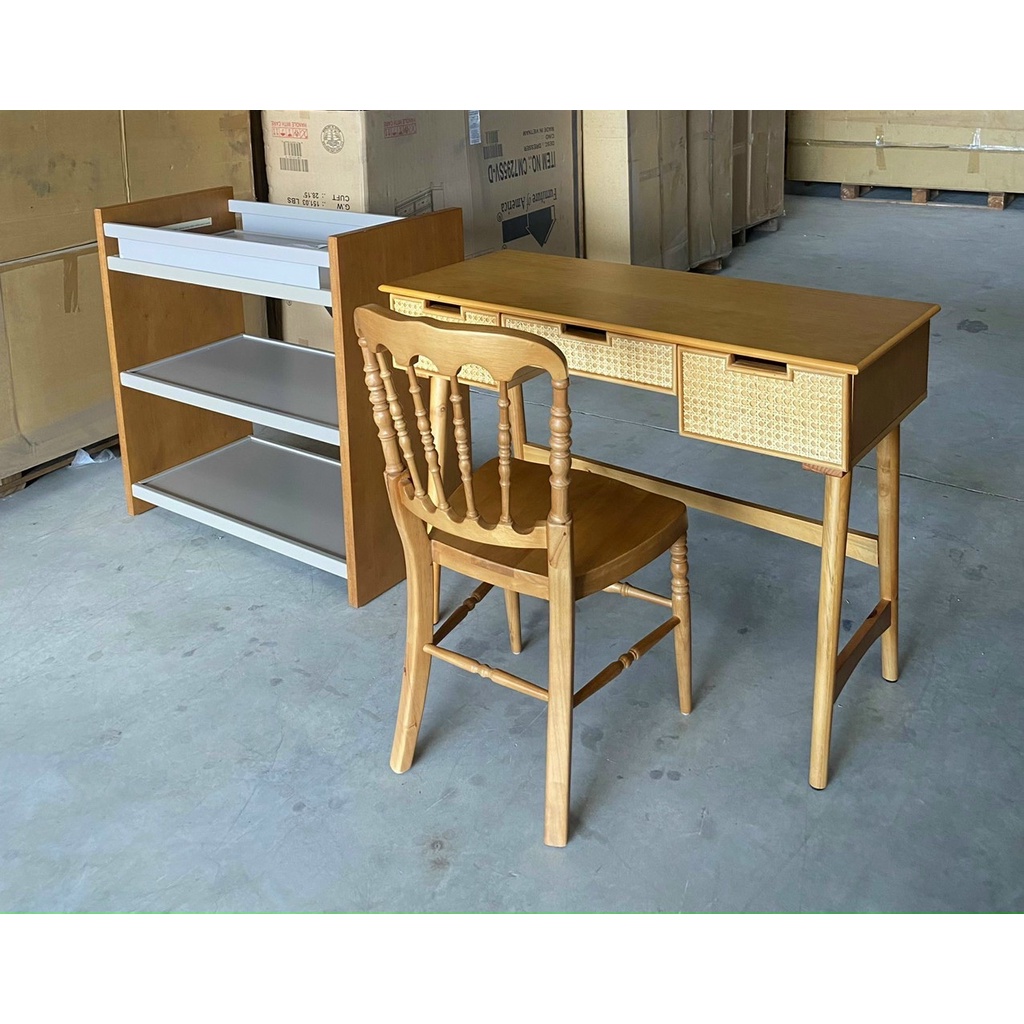 Bàn học bằng mây