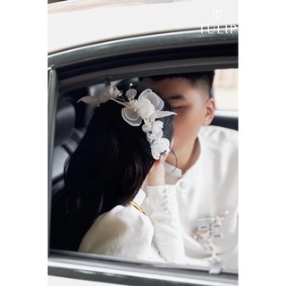 Bờm hoa cài tóc cô dâu