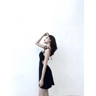 Đầm đen hai dây hở lưng 🖤