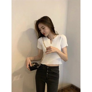 Áo Thun Gân Xẻ Cổ Tim