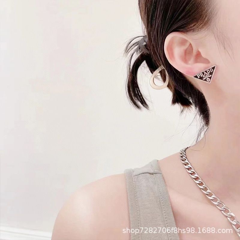 BÔNG TAI PRADA SIÊU HOT