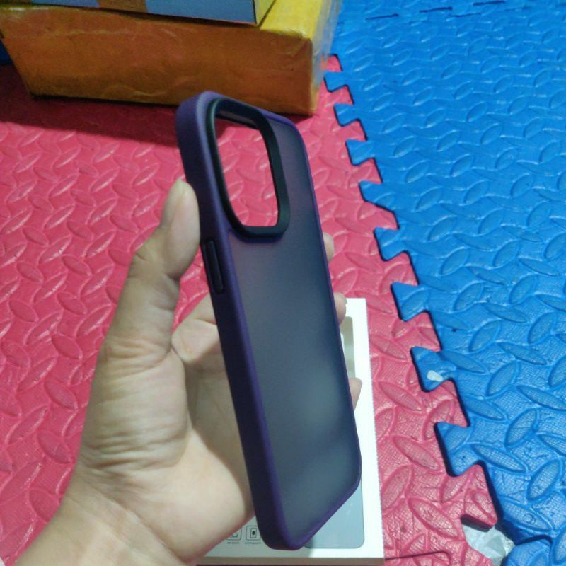 Ốp lưng likgus nhám viền màu iPhone 15 pro max/15 pro/14 pro max/14/13 pro max/13 pro/12 Pro/ 12 Pro Max/ 11 Pro max