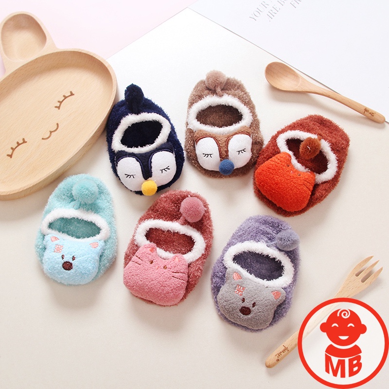 Giày len xù 3D HÌNH THÚ đáng yêu đế có chống trượt cho bé