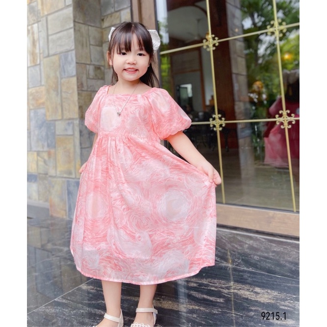 Đầm hoa tay phồng. Chất tơ óng quá đẹp luôn, mềm, mát, bé mặc rất dễ chịu. Đầm công chúa. Đầm dự tiệc. D9215.1