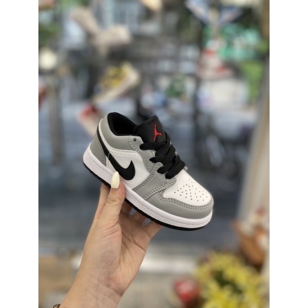 Giày Jordan Thấp cổ trẻ em màu xám
