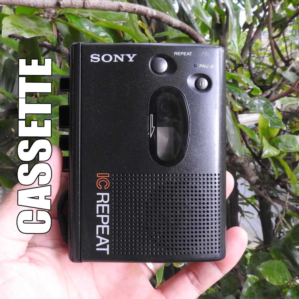 Máy nghe nhạc cassette Sony TCM-R3 loa ngoài nghe được 2 bên tai nghe có IC REPEAT lặp lại