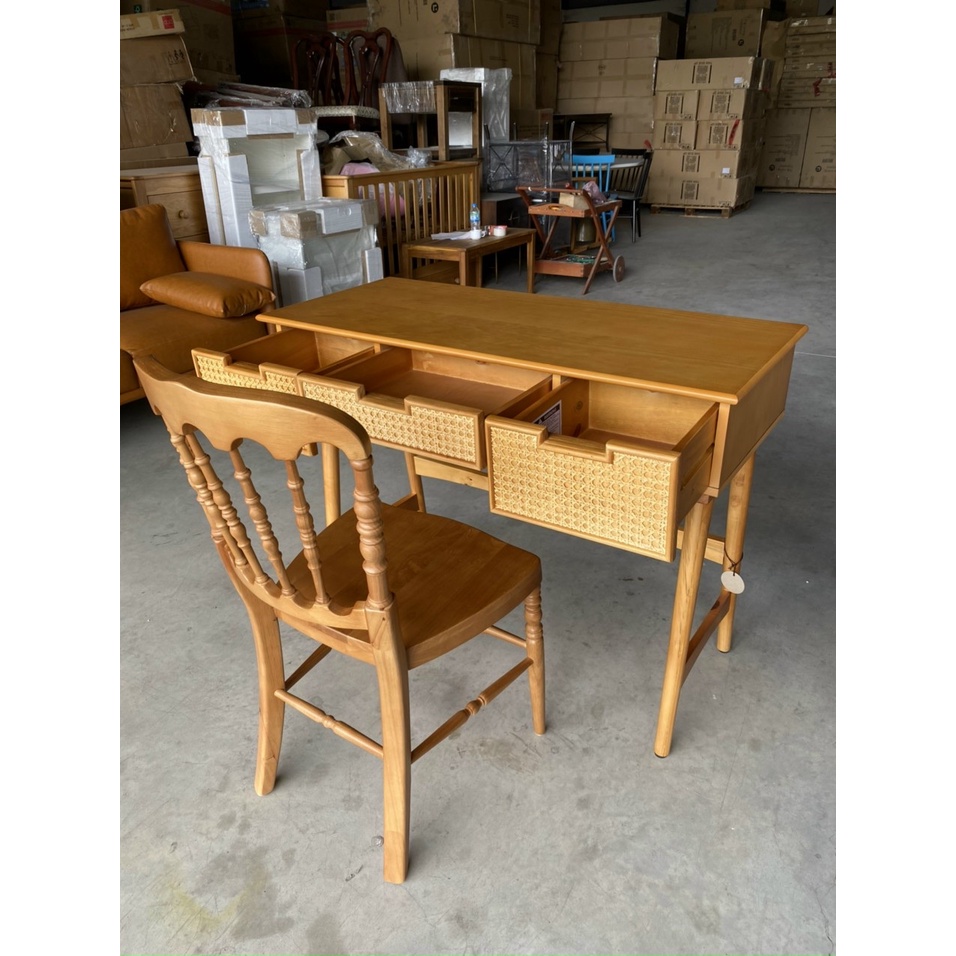 Bàn học bằng mây