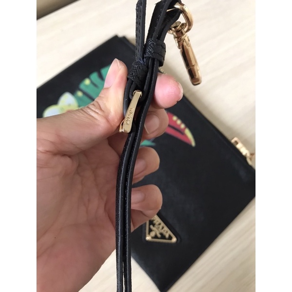 Túi cầm tay PRADA