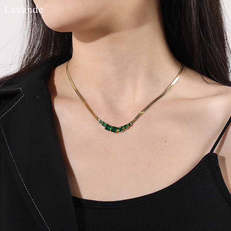 Dây Chuyền Thép Titan Đính Đá Zircon Ngọc Lục Bảo Cao Cấp Không Phai Màu Phong Cách Âu Mỹ Cổ Điển NLXE