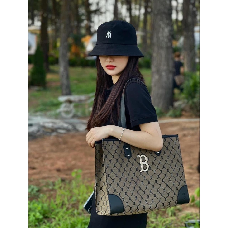 Túi xách bản to log mữ da B PK189
