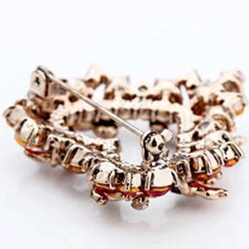 Ghim cài áo đính đá phong cách giáng sinh dễ thương