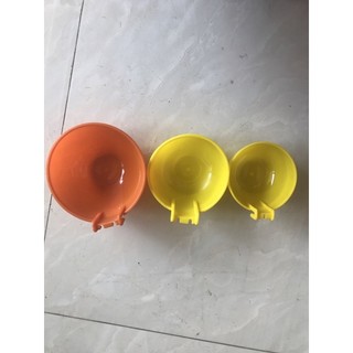 Gáo mũ đựng thức ăn, nước uống cho gà
