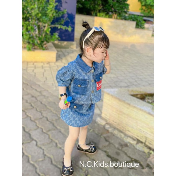 Sét áo khoác jean GUCCI chân váy chữ A cho bé. Sét váy jean denim tay ngắn bé gái