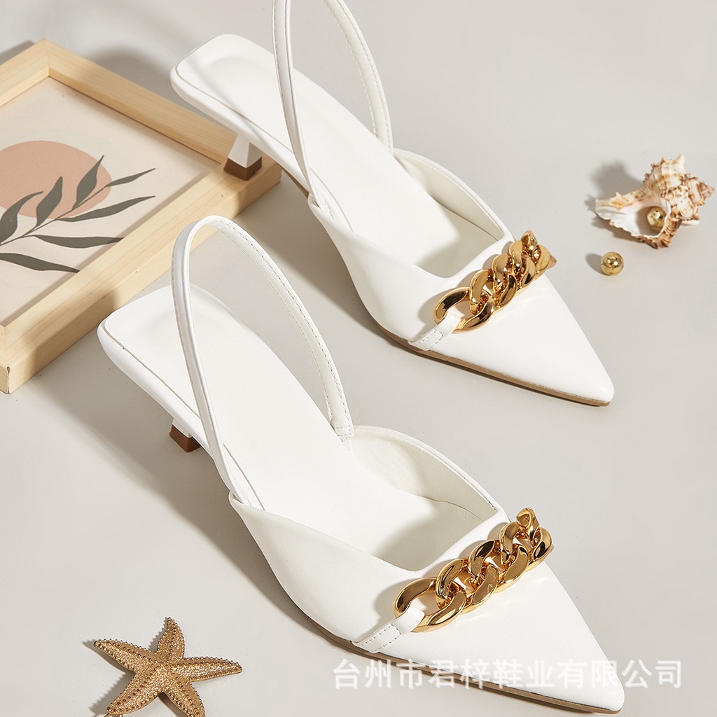 Giày nữ SlingBack màu trắng kem gót nhọn 3cm, mũi nhọn có chuỗi xích vàng kim loại, dây sau gót sang trọng, thanh lịch