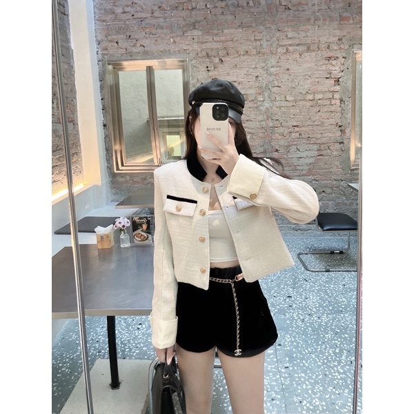 Áo dạ trắng viền đen