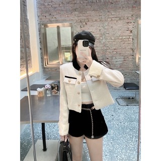 Áo dạ trắng viền đen