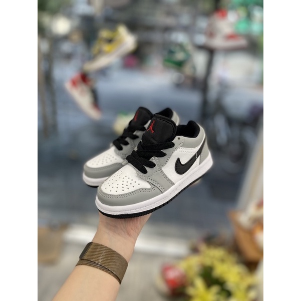 Giày Jordan Thấp cổ trẻ em màu xám