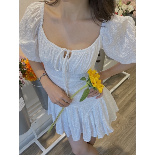 ICHIE.STUDIOS  | MEI DRESS- Đầm trắng thêu hoa mai