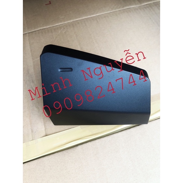 Nắp mở hộc đồ Vario 160 màu đen nhám chính hãng honda