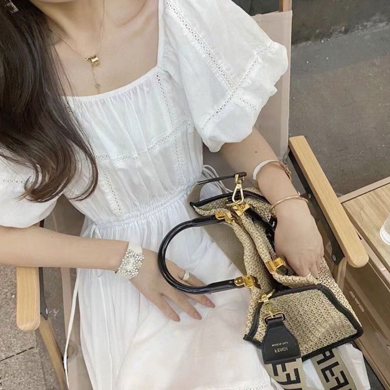 Đầm Trắng Tay Phồng Ôm Eo Phong Cách Pháp Thời Trang Mùa Hè 2022 Mới